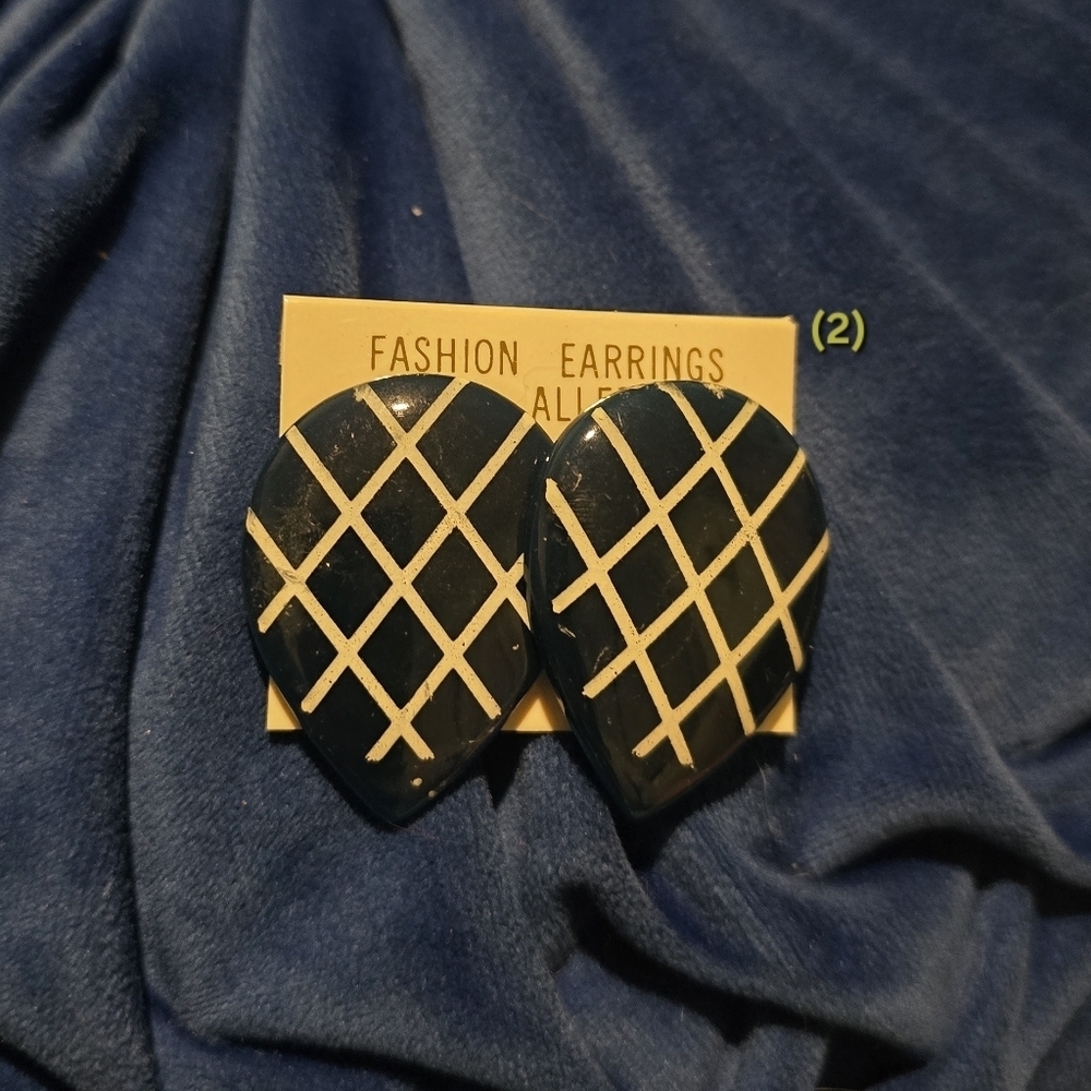 Interpur | Vintage Navy Earrings